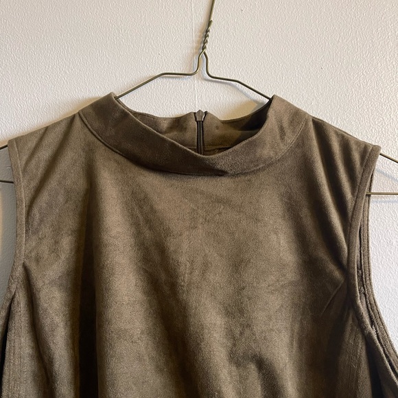 Wild Blue Sadie Robertson Sleeveless Top - Picture 2 of 8